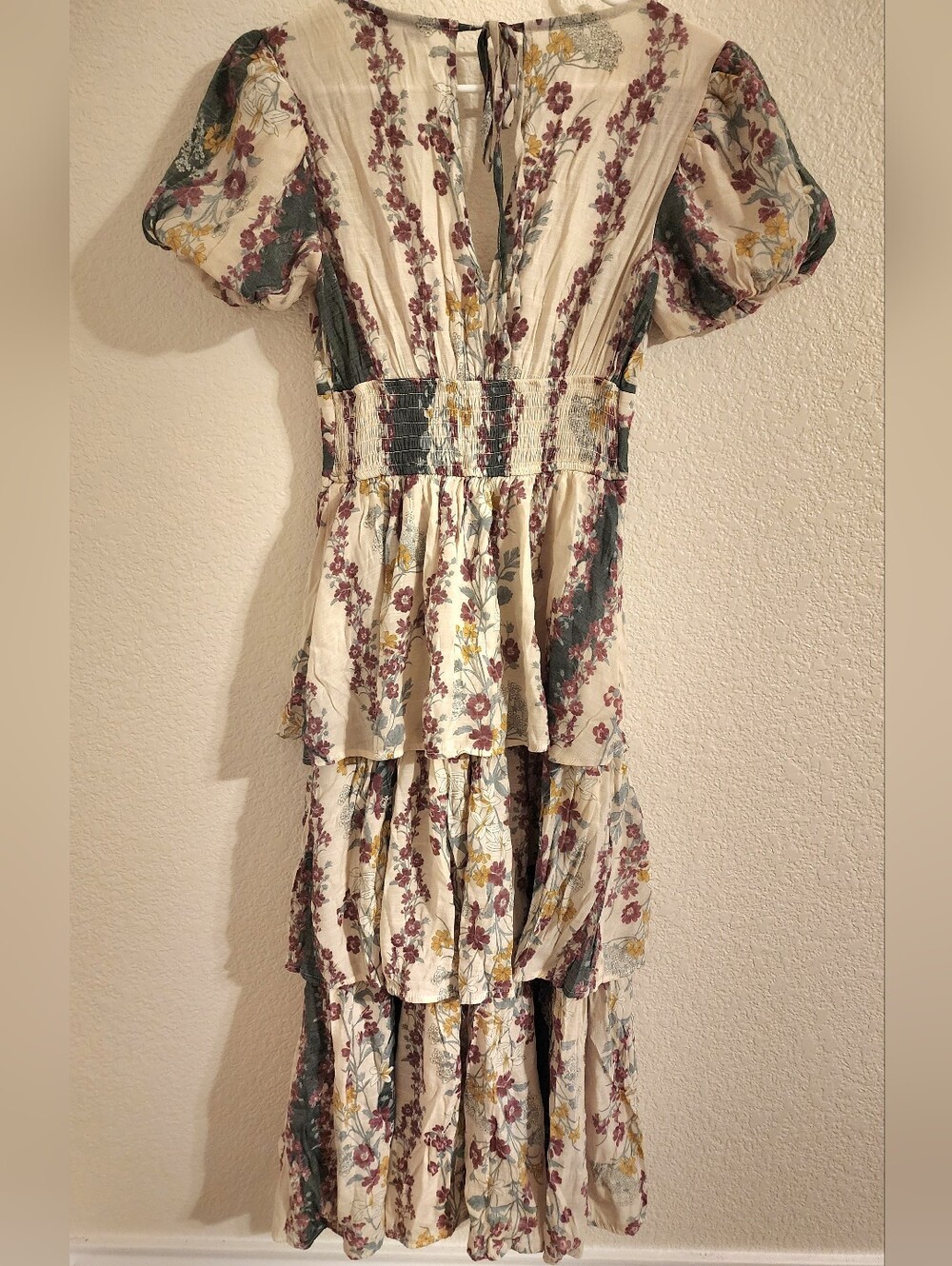 Francesca's Collections Cream & Sage Floral Tiered Midi Dress - Picture 6 of 11
